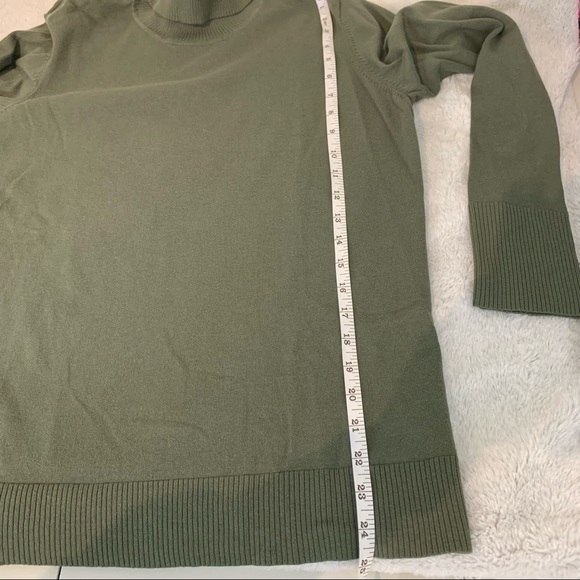 Turtleneck with Button Detailing on cuffs - Picture 5 of 6